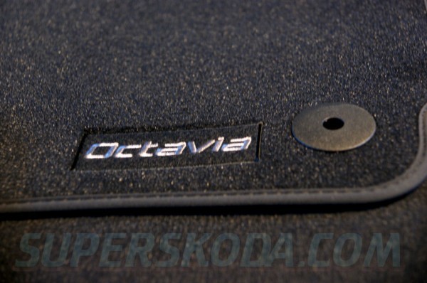 Škoda Octavia II 04-12 - Matné textilné koberce PRESTIGE RHD