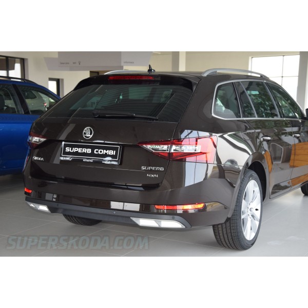 Škoda Superb III - atrapy výfuku s bielou odrazkou