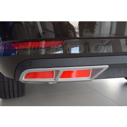 Škoda Superb III - atrapy výfuku s červenou odrazkou