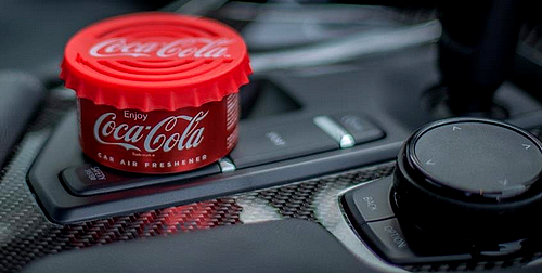 Prevoňajte si auto úžasnou autentickou vôňou limonády Coca-Cola