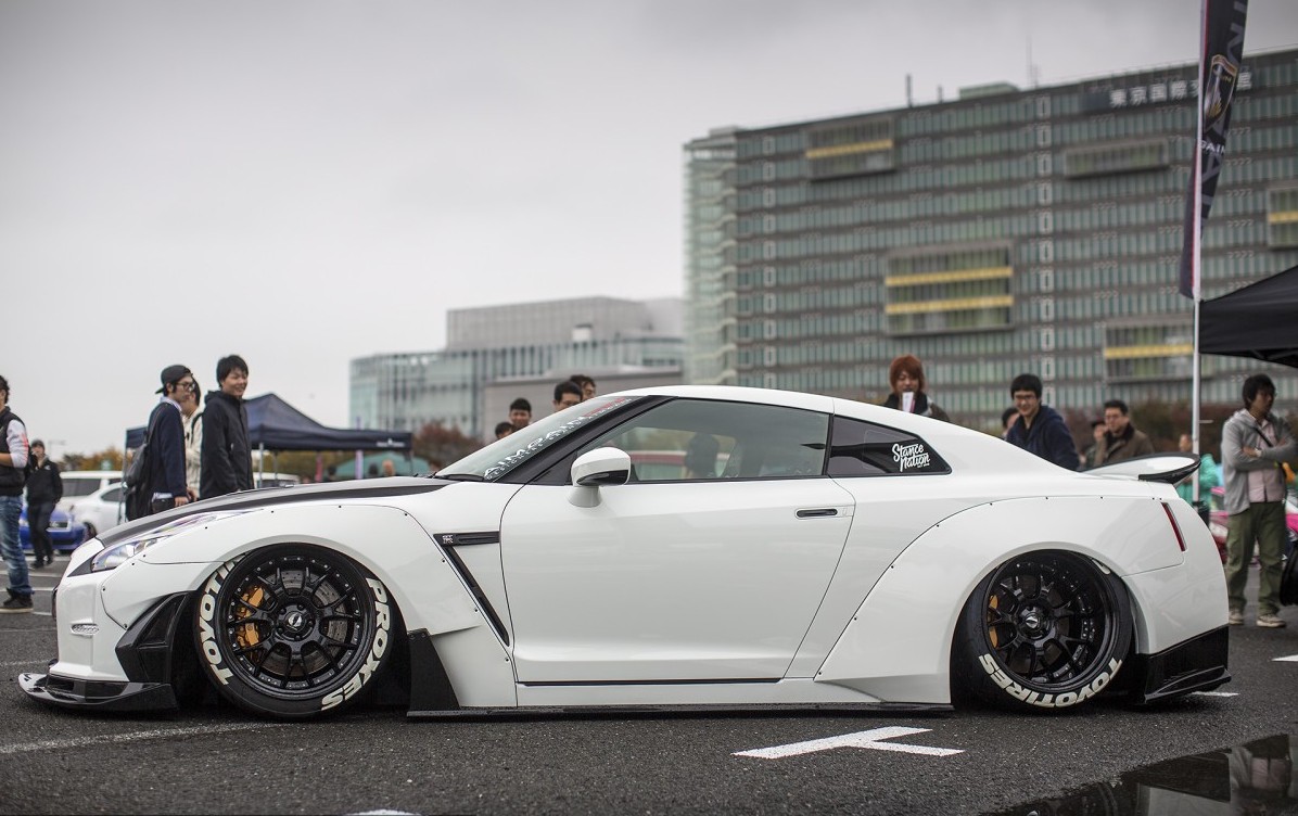 Nissan GT-R35 - body kit GT od AIMGAIN 7-dielny set.