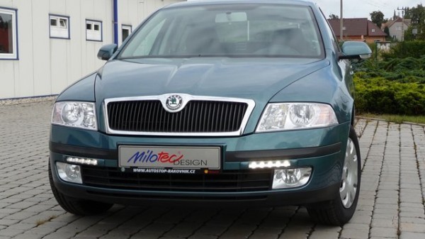 Škoda Octavia II - LED denné svetlá svetlá s krycím rámčekom - ABS čierny