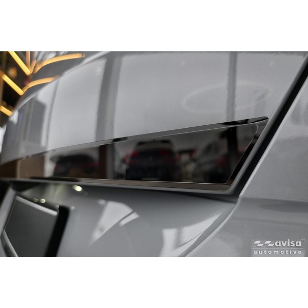Nerez lišta hrany dverí kufra BMW X3 IV (G45) - černý lesk