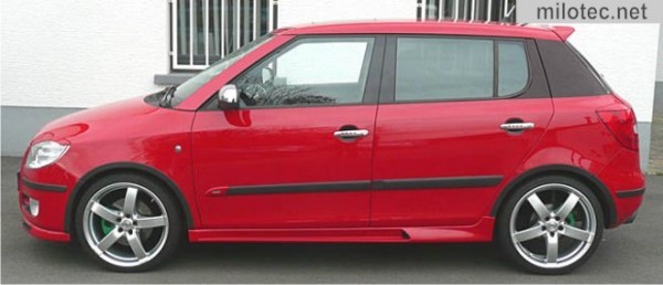 Škoda Fabia II - Dizajnový polep zadných stĺpikov - čierny lesklý