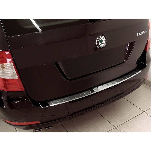 NEREZ Kryt prahu zadných dverí Škoda SUPERB II kombi