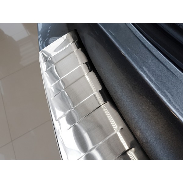 NEREZ Kryt prahu zadných dverí Nissan X-trail III facelift