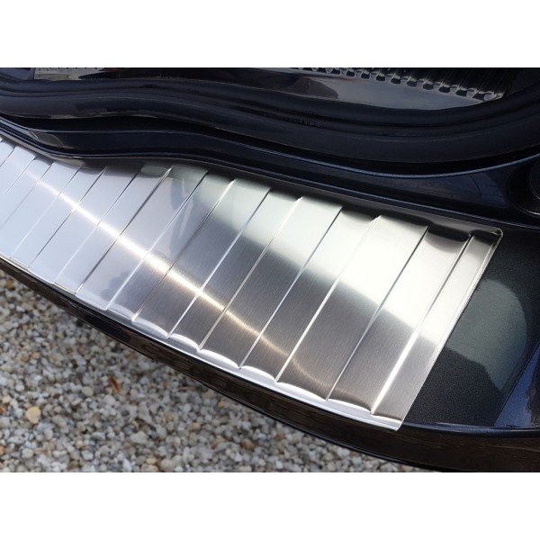 NEREZ Kryt prahu zadných dverí Ford Mondeo V kombi / facelift