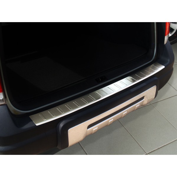 NEREZ Kryt prahu zadných dverí Volvo XC70