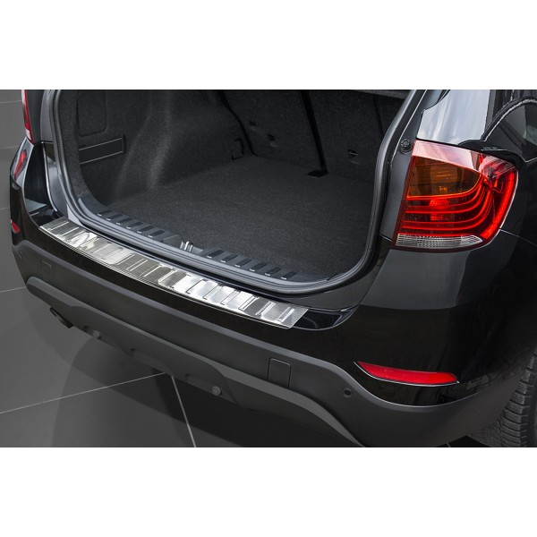 NEREZ Kryt prahu zadných dverí BMW X1 E84