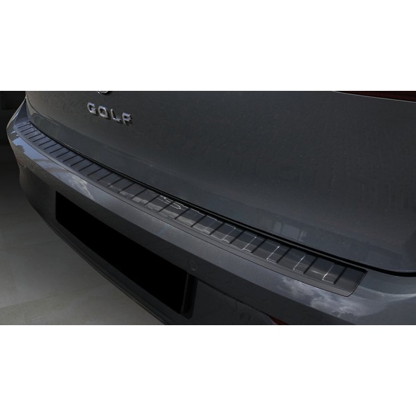 NEREZ Kryt prahu zadných dverí VW Golf VIII čierny
