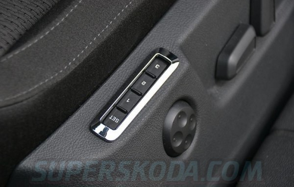 Škoda Superb II - Chrómové rámčeky nastavovanie sedačiek
