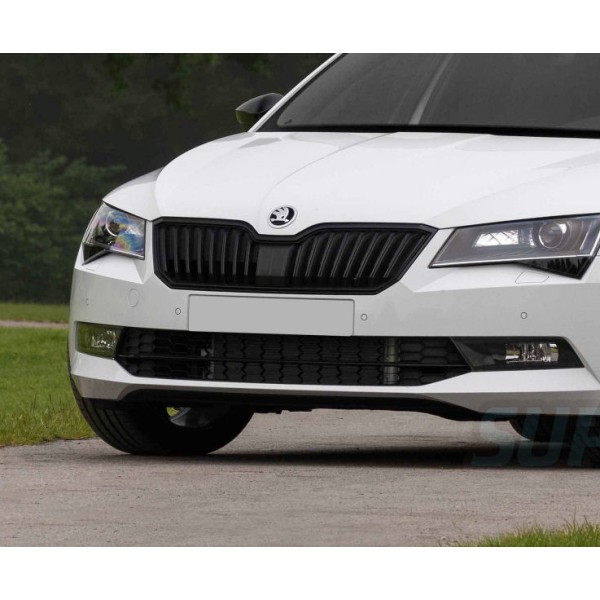 Škoda Superb III - čierny rámik masky - farba F9R
