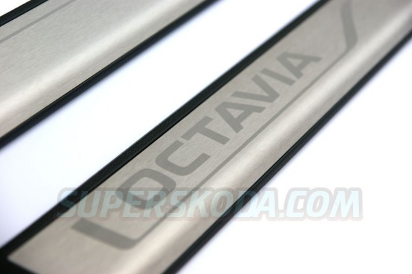 Škoda Octavia III - Prahové lišty s logom Octavia