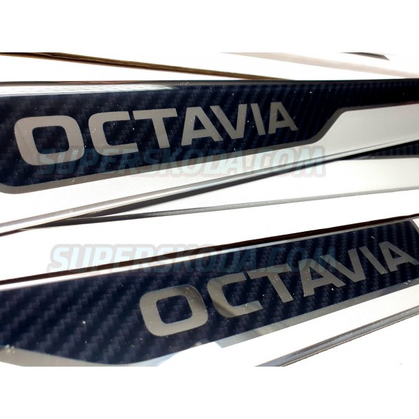 Škoda Octavia IV - prahové lišty s logom