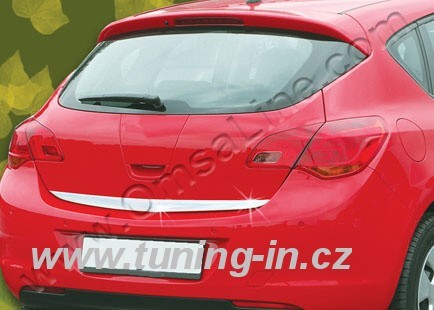 Opel Astra J - NEREZ chrom spodná lišta kufra - OMSA LINE