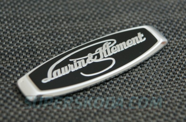 Škoda Fabia II - Logo na blatník Laurin Klement V1