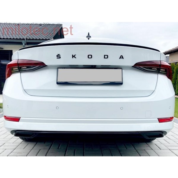 Škoda Octavia IV 19- Dummy - koncovky výfuku sa stredovou lištou čierny lesklý