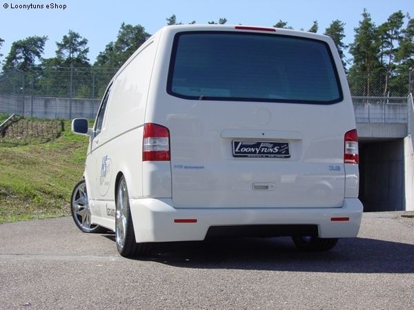 VW T5 - Zadný nárazník s krytkou na ťažné zariadenie