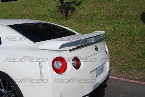 Nissan GTR R35 - Karbónová lišta kufra REXPEED