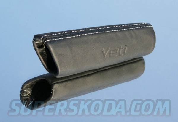 Škoda Yeti - Madlo ručnej brzdy čierne a bielo prešité s logom Yeti