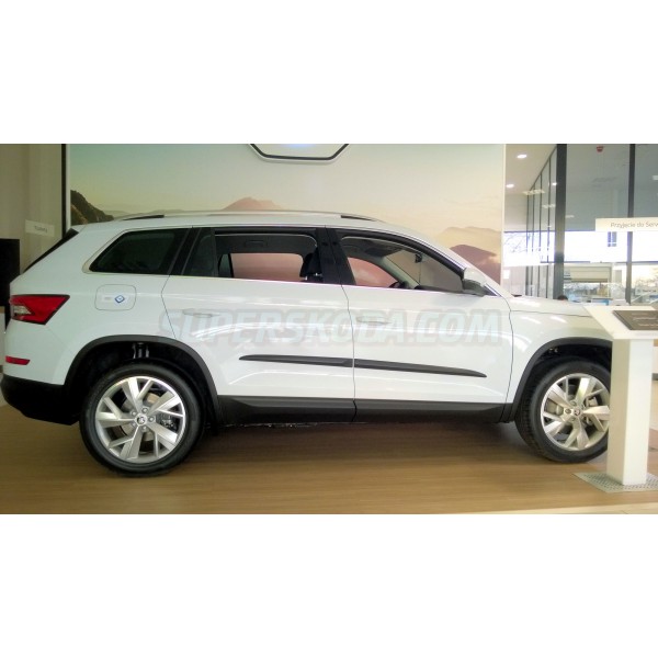 Škoda KodiaQ - ochranné lišty dverí vo farbe (F7Y)