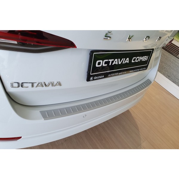 Škoda Octavia 4 combi ochranný panel nárazníka silver