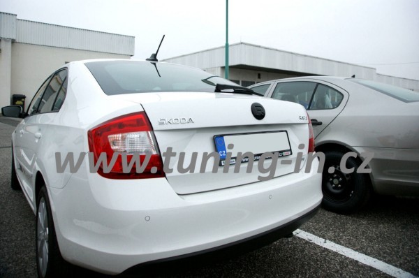 Škoda Rapid - kryt zadného znaku GLOSSY BLACK - KI-R