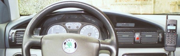 Škoda Octavia - Karbónový rámček okolo budíkov