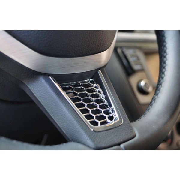 Škoda Fabia III - plaketka volantu RS honeycomb CHROME