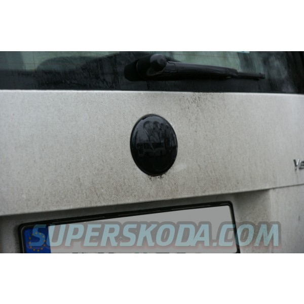 Škoda Yeti - krytka zadného loga MONSTER footstep - Glossy Black V1
