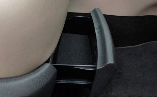 Škoda Yeti - Odkladací box pod sedačku pravý