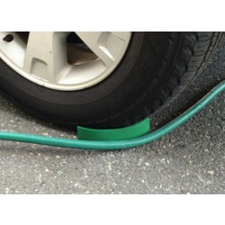 The Hose Slide - 2 Pack - zarážky proti zasekávaniu hadice a kábla pod pneumatikami, 2 ks