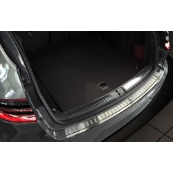 NEREZ Kryt prahu zadných dverí Porsche Macan
