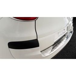 NEREZ Kryt prahu zadných dverí Fiat 500 L facelift