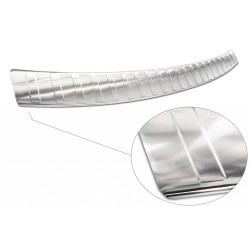 NEREZ Kryt prahu zadných dverí Toyota RAV4 III