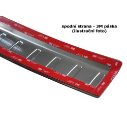 NEREZ Kryt prahu zadných dverí Toyota Rav4 V