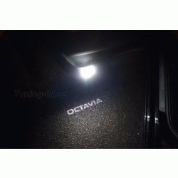 Škoda Octavia 3 -Biela led osvetlenie dverí s logom Octavia