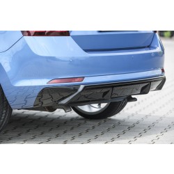 Rieger vložka zadného nárazníka pre Škoda Rapid NH spaceback vr. faceliftu, plast ABS lakovaný do čiernej lesklej farby, pre vozidlá s ťažným zariadením