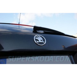 Škoda Octavia II - Nové logo ŠKODA na kufor