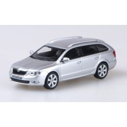 Model 1:72 Škoda Superb II Combi BRILLIANT SILVER - A7W